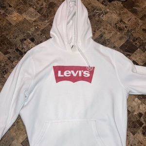 White Levi’s hoodie